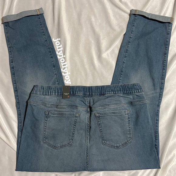Torrid Pull-On Boyfriend Straight Super Soft Mid-Rise Jean - Picture 4 of 12